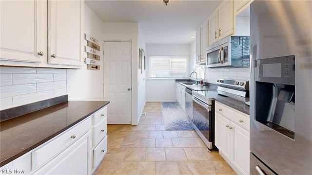 6502 Farnsworth Drive, Parma, OH 44129