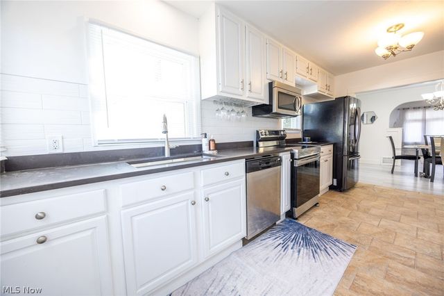 6502 Farnsworth Drive, Parma, OH 44129