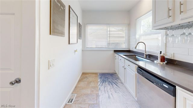 6502 Farnsworth Drive, Parma, OH 44129