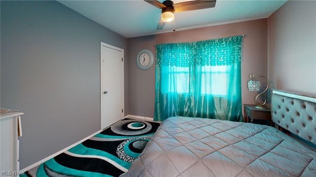 6502 Farnsworth Drive, Parma, OH 44129