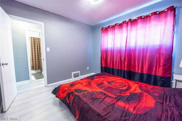 6502 Farnsworth Drive, Parma, OH 44129