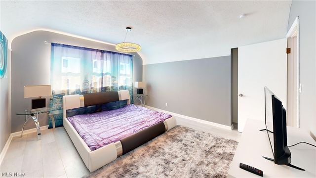 6502 Farnsworth Drive, Parma, OH 44129