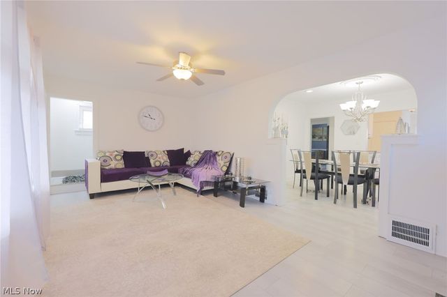 6502 Farnsworth Drive, Parma, OH 44129