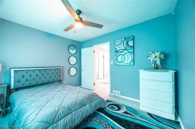 6502 Farnsworth Drive, Parma, OH 44129