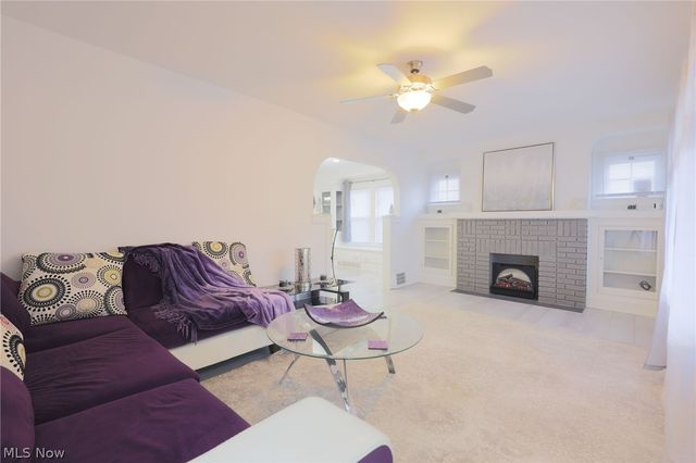 6502 Farnsworth Drive, Parma, OH 44129