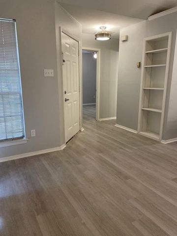 12200 Thompkins DR B, Austin, TX 78753