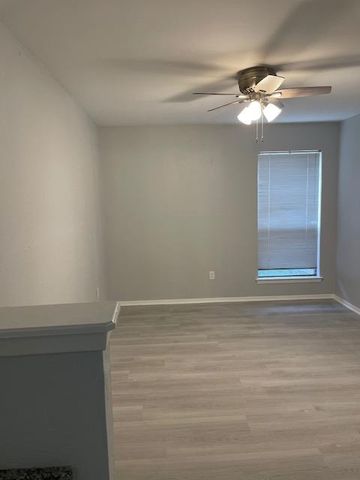 12200 Thompkins DR B, Austin, TX 78753