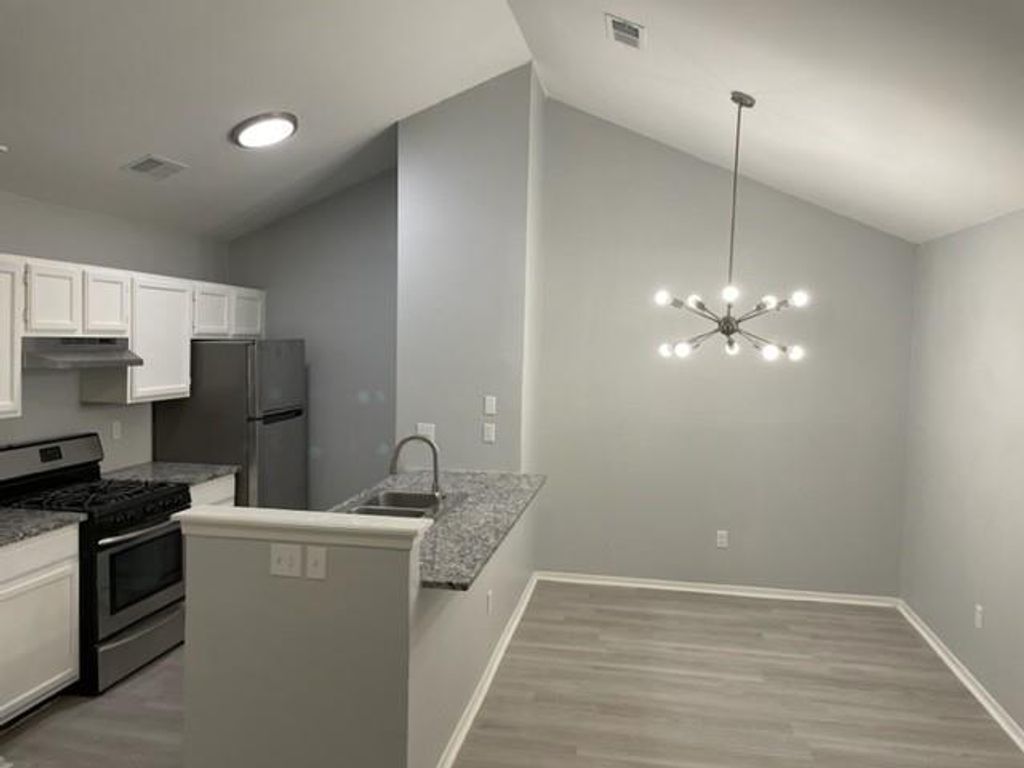 12200 Thompkins DR B, Austin, TX 78753