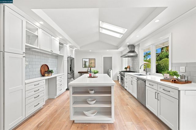 640 Dolphin Dr, Danville, CA 94526