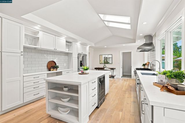 640 Dolphin Dr, Danville, CA 94526