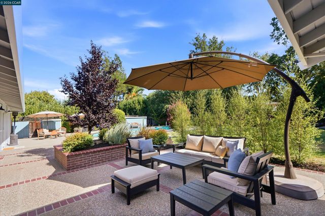 640 Dolphin Dr, Danville, CA 94526
