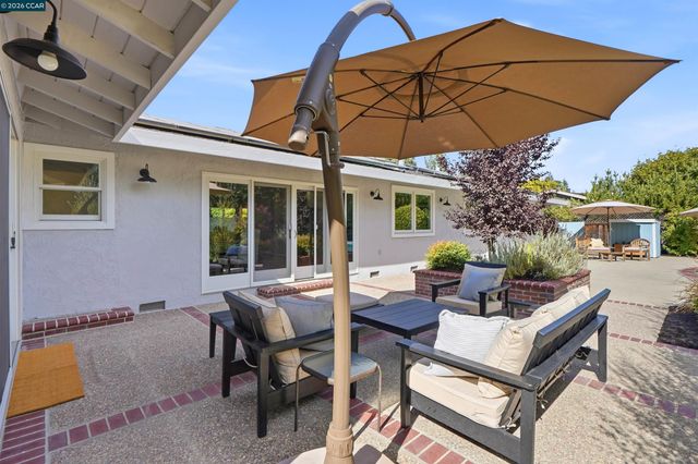 640 Dolphin Dr, Danville, CA 94526