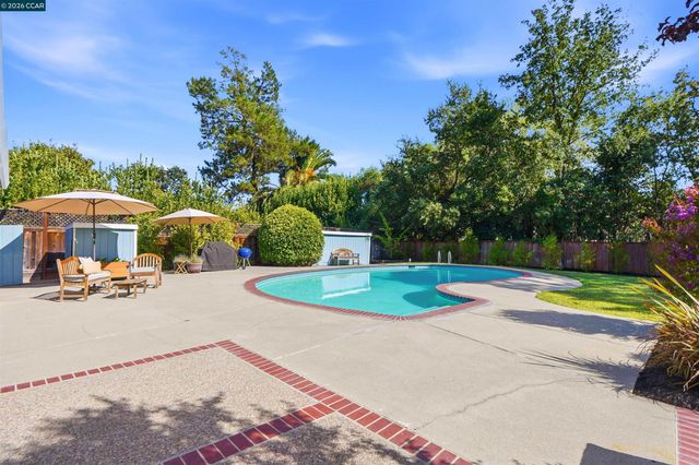 640 Dolphin Dr, Danville, CA 94526