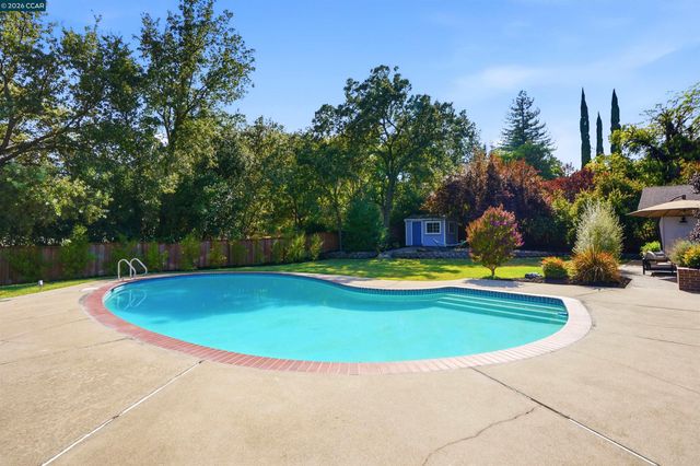 640 Dolphin Dr, Danville, CA 94526