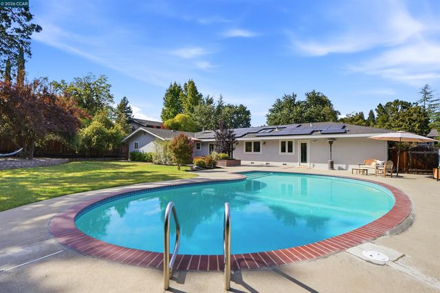 640 Dolphin Dr, Danville, CA 94526