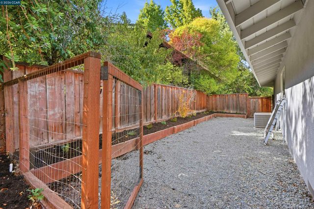640 Dolphin Dr, Danville, CA 94526