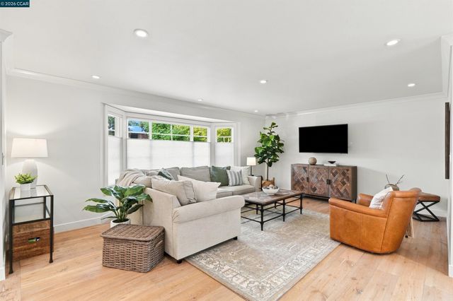 640 Dolphin Dr, Danville, CA 94526