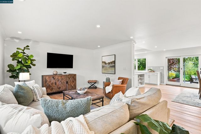 640 Dolphin Dr, Danville, CA 94526