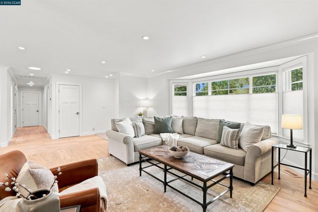 640 Dolphin Dr, Danville, CA 94526