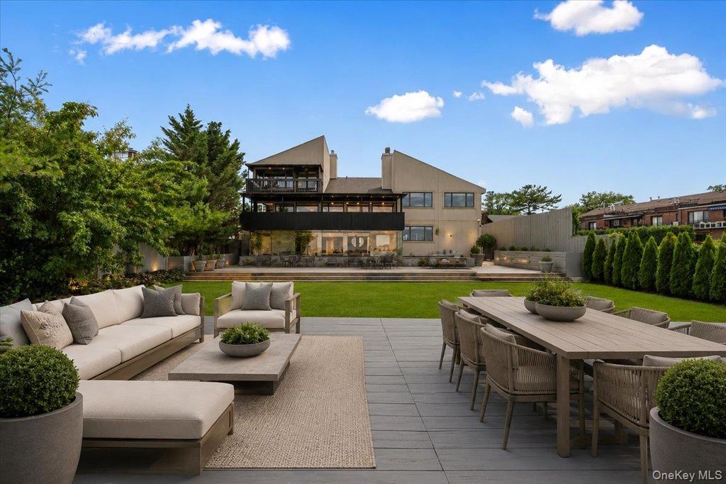15443 Riverside Drive, Whitestone, NY 11357
