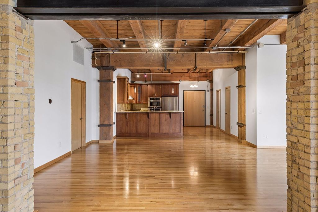 607 Washington Avenue S 303, Minneapolis, MN 55415