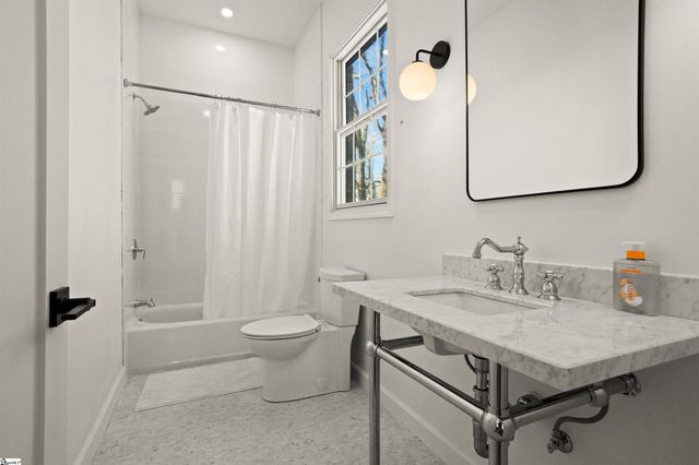 220 Lake Circle Drive, Greenville, SC 29609