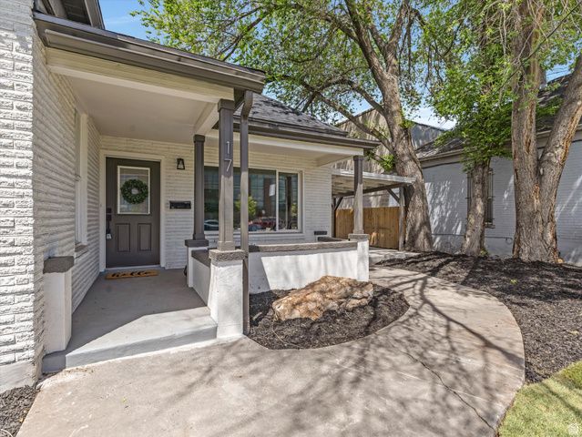 17 E 4800 S, Murray, UT 84107