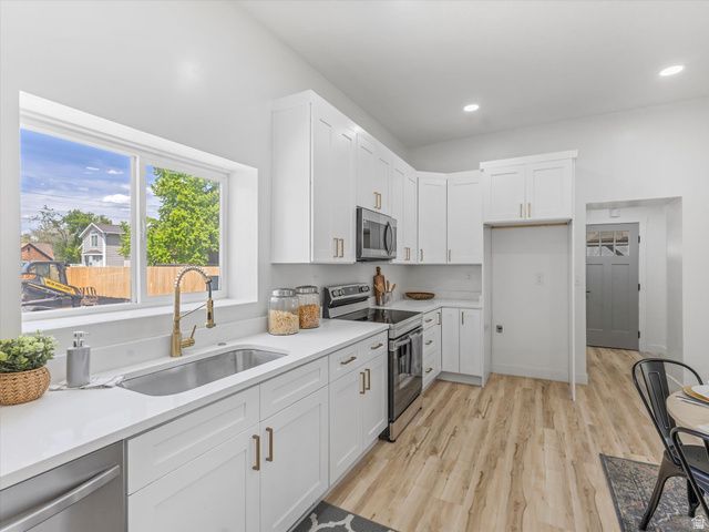 17 E 4800 S, Murray, UT 84107