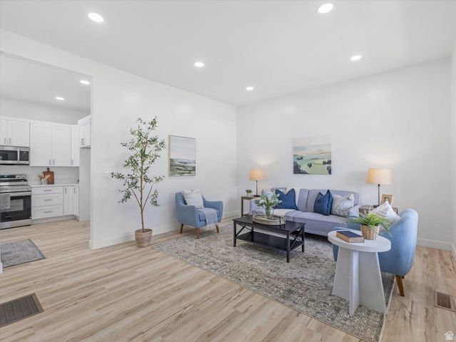 17 E 4800 S, Murray, UT 84107