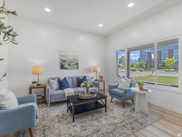 17 E 4800 S, Murray, UT 84107
