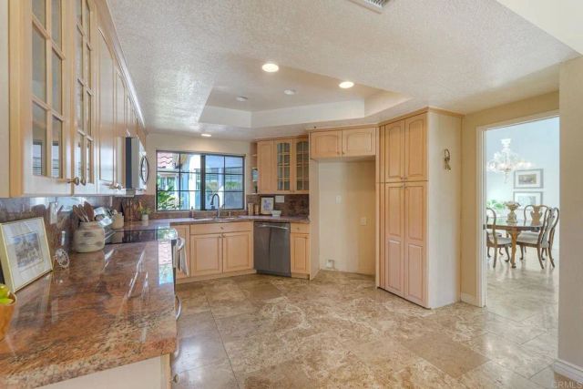 29118 Laurel Valley Dr, Vista, CA 92084