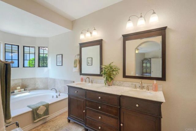 29118 Laurel Valley Dr, Vista, CA 92084