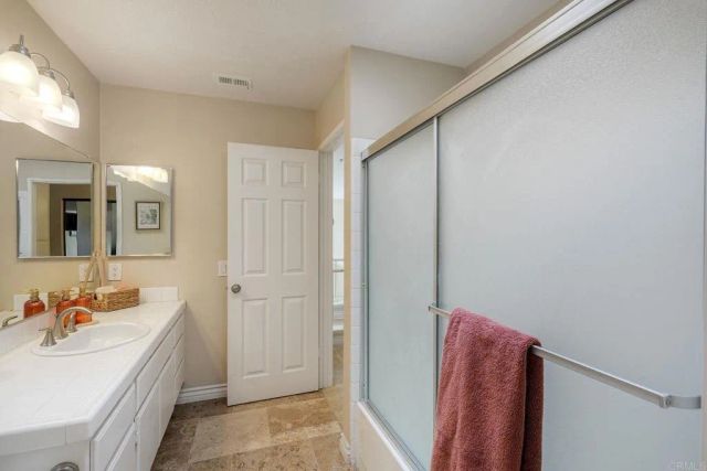 29118 Laurel Valley Dr, Vista, CA 92084