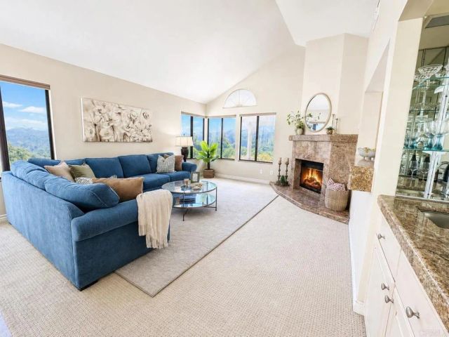 29118 Laurel Valley Dr, Vista, CA 92084