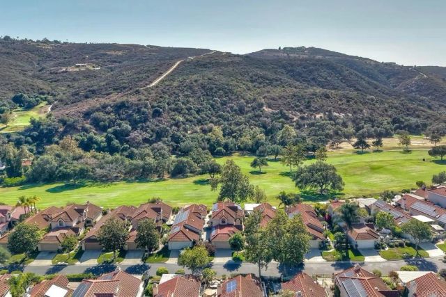 29118 Laurel Valley Dr, Vista, CA 92084
