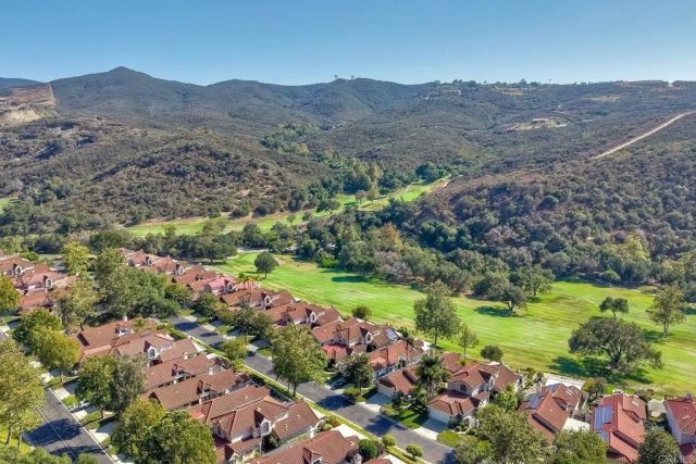29118 Laurel Valley Dr, Vista, CA 92084