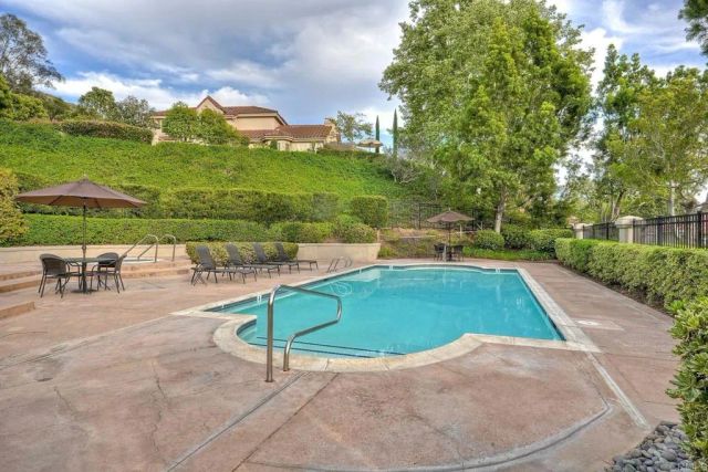 29118 Laurel Valley Dr, Vista, CA 92084