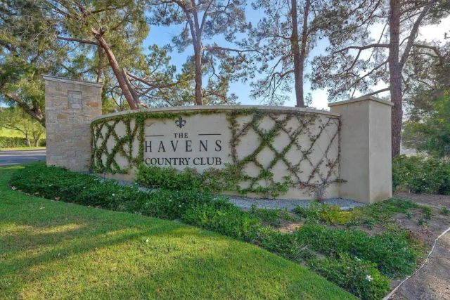 29118 Laurel Valley Dr, Vista, CA 92084
