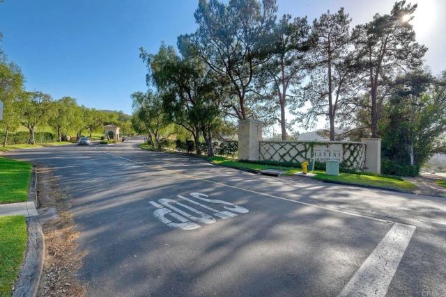 29118 Laurel Valley Dr, Vista, CA 92084