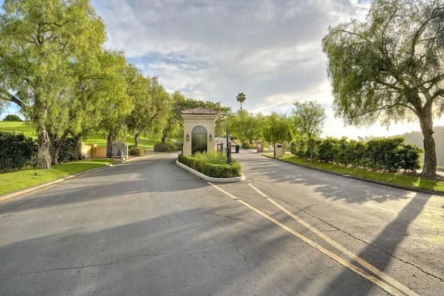 29118 Laurel Valley Dr, Vista, CA 92084