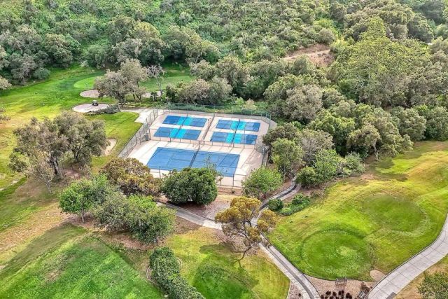 29118 Laurel Valley Dr, Vista, CA 92084