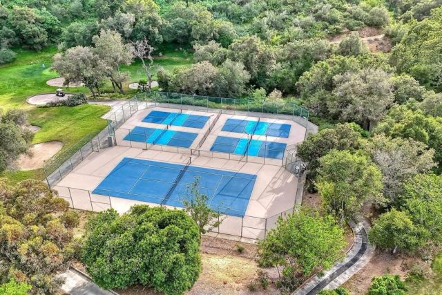 29118 Laurel Valley Dr, Vista, CA 92084