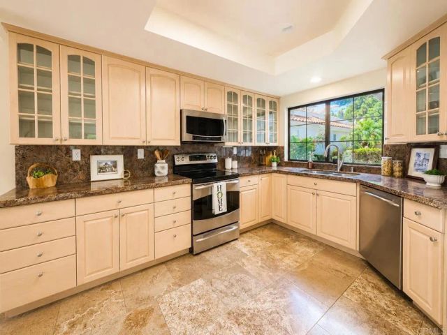 29118 Laurel Valley Dr, Vista, CA 92084