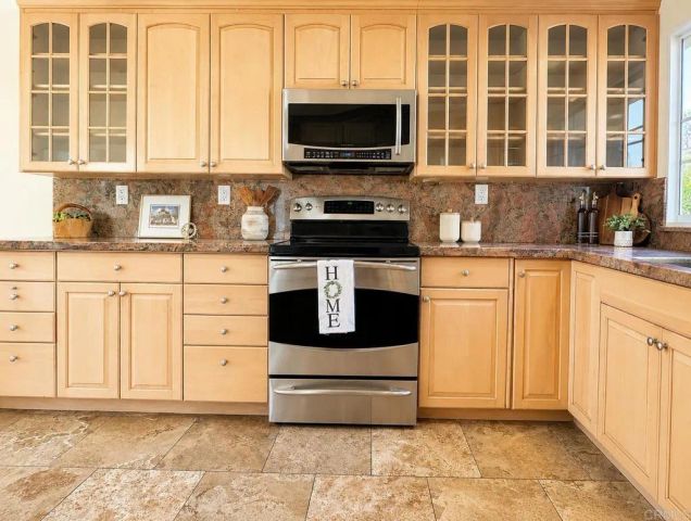 29118 Laurel Valley Dr, Vista, CA 92084
