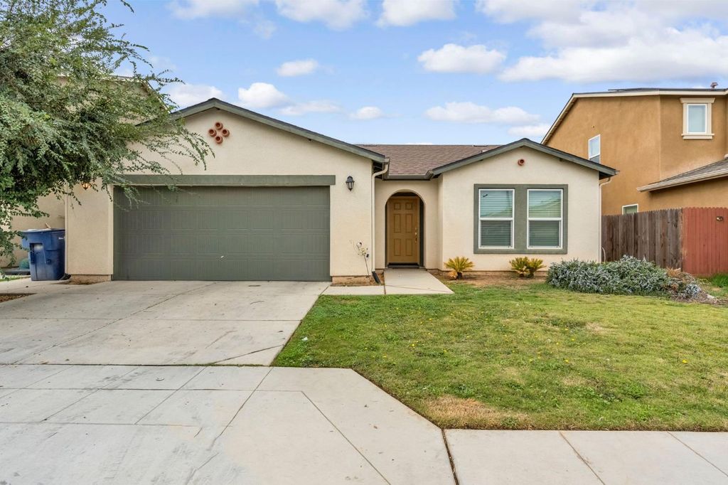 3689 N Mccaffrey Avenue, Fresno, CA 93722