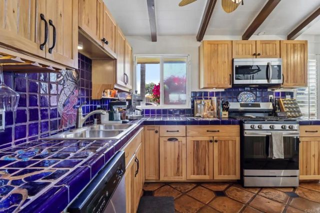 410 Santa Clara Drive, Vista, CA 92083