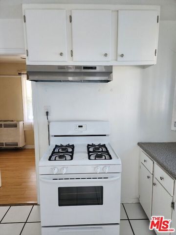 1402 N Las Palmas Avenue, Los Angeles, CA 90028