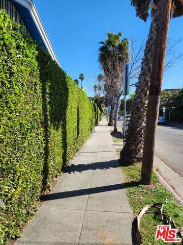 1402 N Las Palmas Avenue, Los Angeles, CA 90028