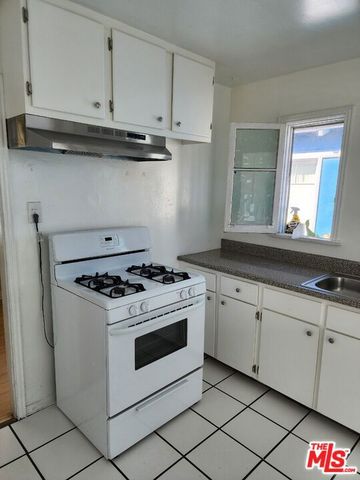 1402 N Las Palmas Avenue, Los Angeles, CA 90028