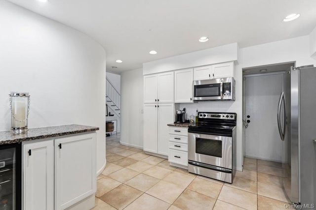 12 Cold Harbour Lane, Woodbury, NY 11797